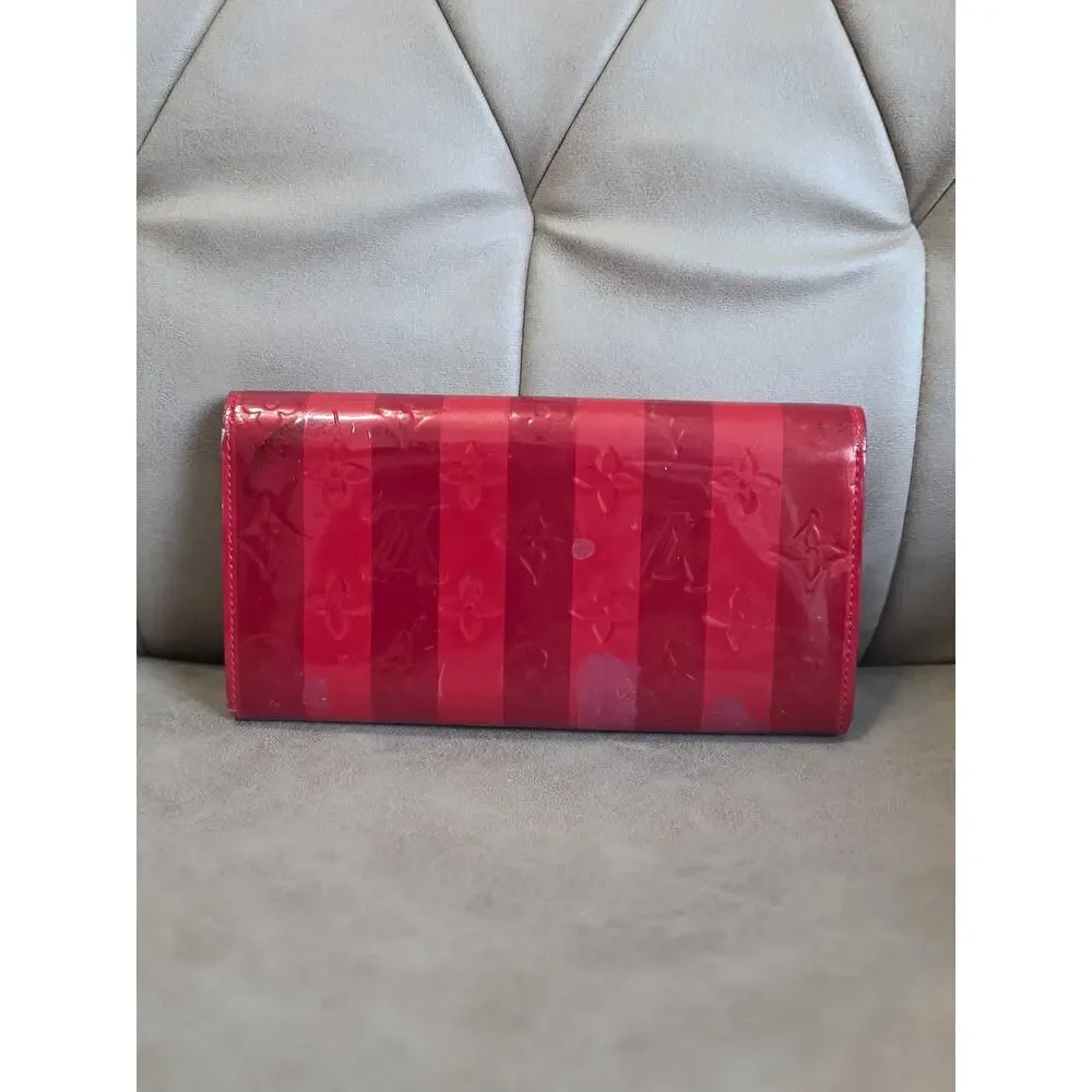 Louis Vuitton Vernis Rayures Sarah Wallet in Red Striped Patent Leather - Picture 2 of 15